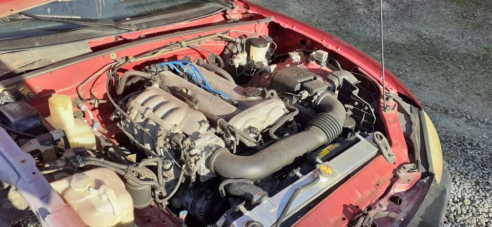 1999 Mazda Miata, manual, runs well, right-side damage, photo 17