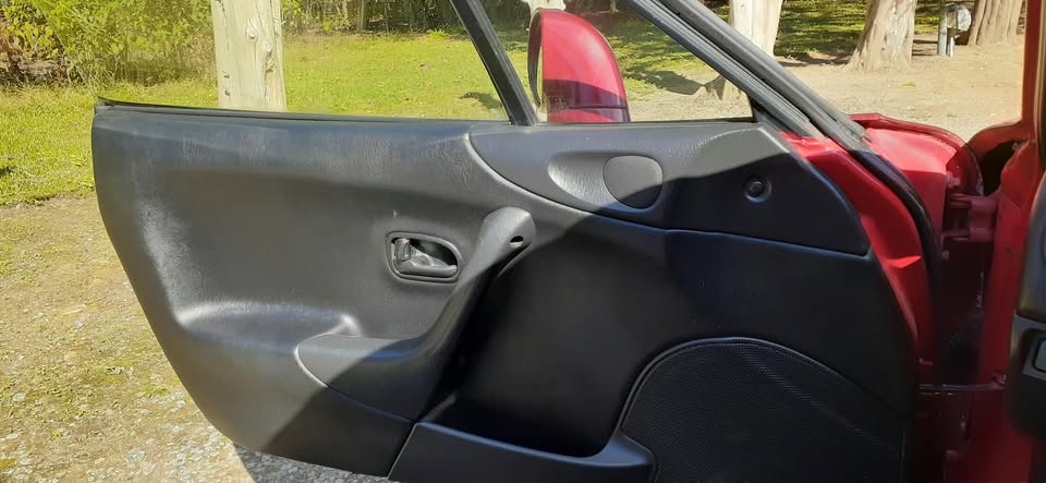 1999 Mazda Miata, manual, runs well, right-side damage, photo 20