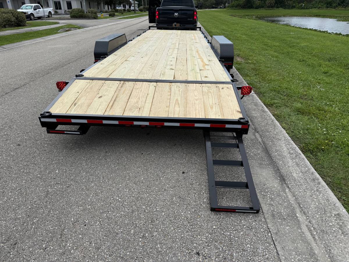 2027 7x28 Worldwide Car Hauler, photo 7