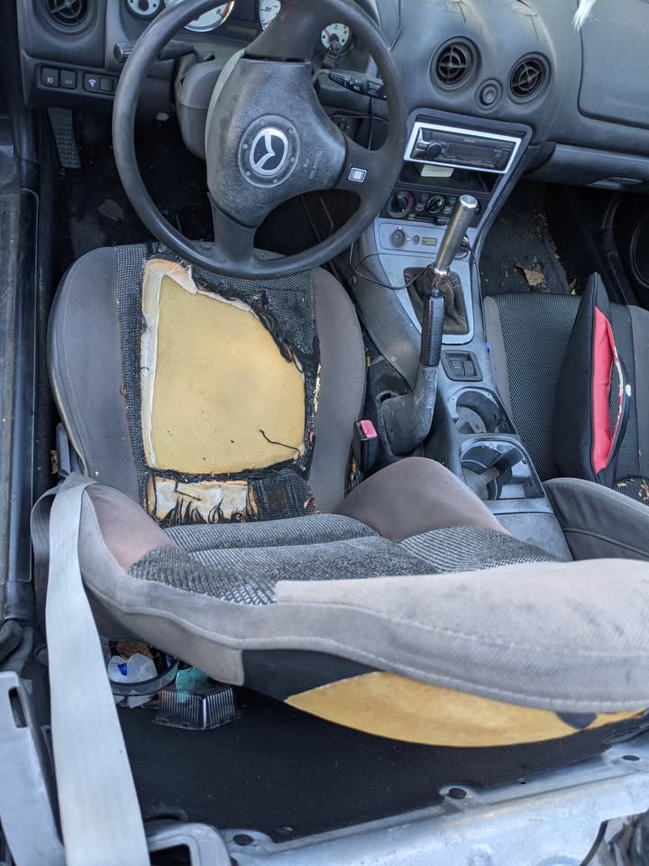 2001 Mazda MX-5 Miata project, 5-speed, runs but needs work, photo 6