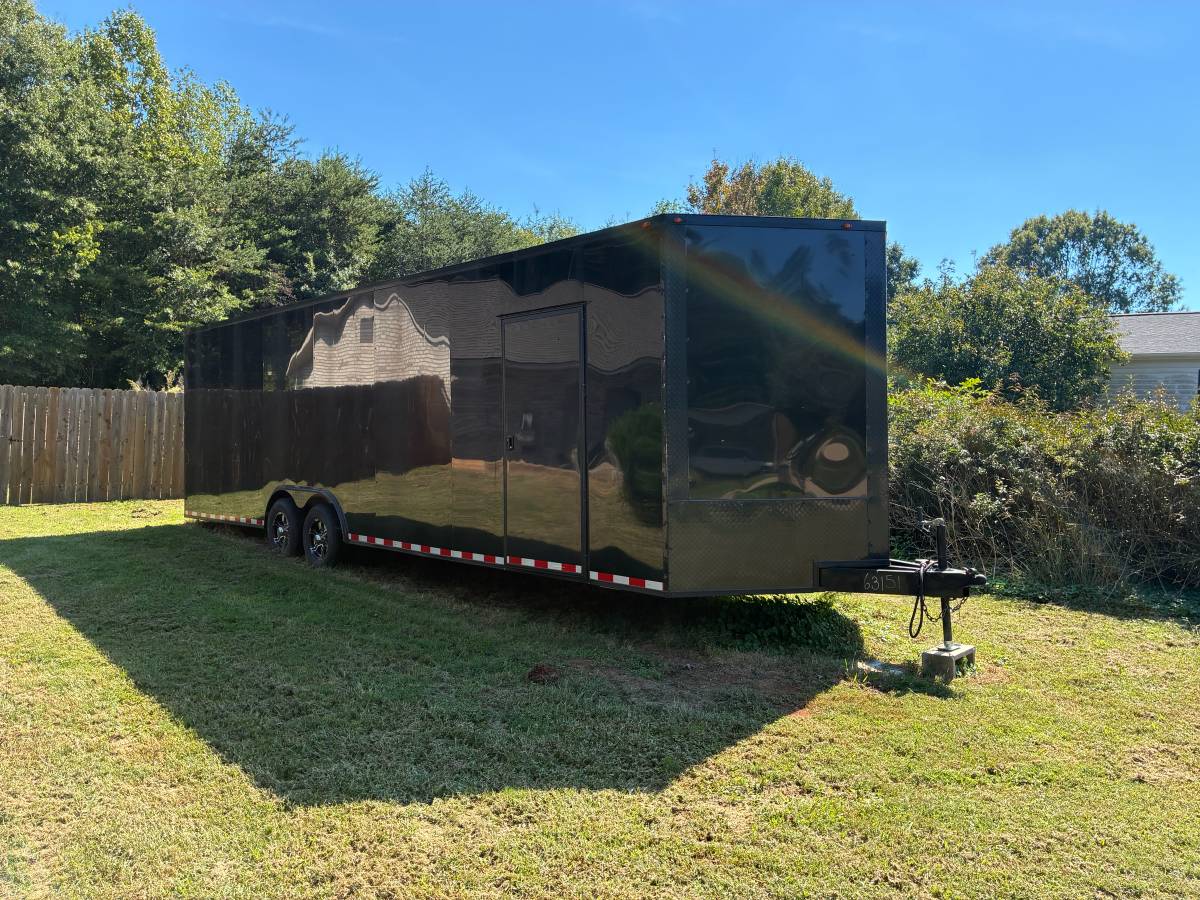28’ x 8.5’ car hauler HD axles escape door, photo 2