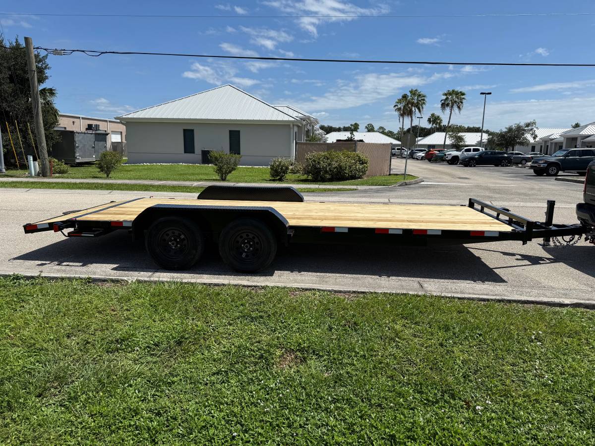 2027 7x18 WORLDWIDE 10k Car Hauler, photo 2