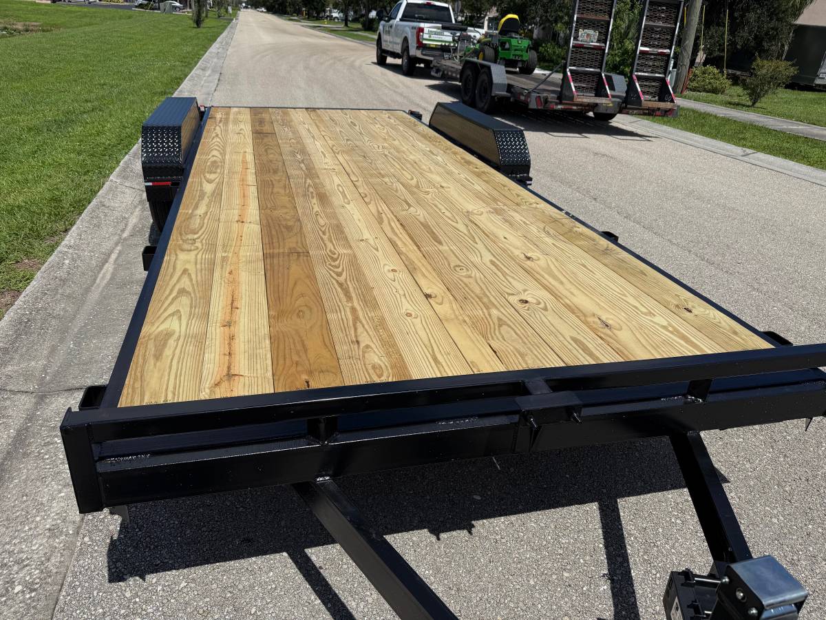 2027 7x18 WORLDWIDE 10k Car Hauler, photo 3