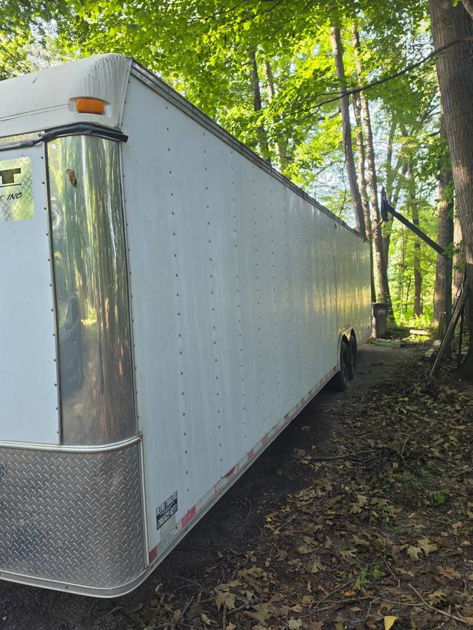 2003 32' Enclosed Trailor, photo 2