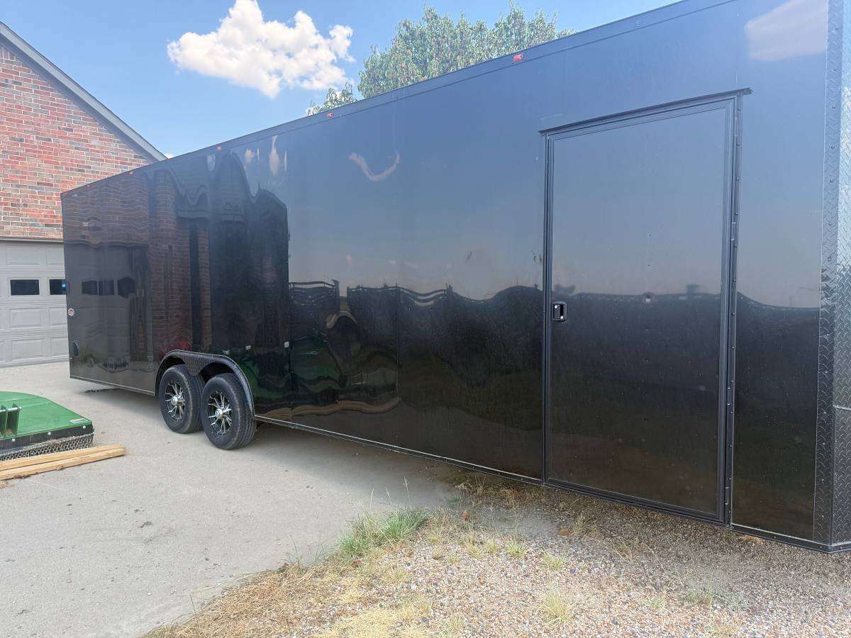 8.5’ x 28’ Enclosed Trailer, photo 3
