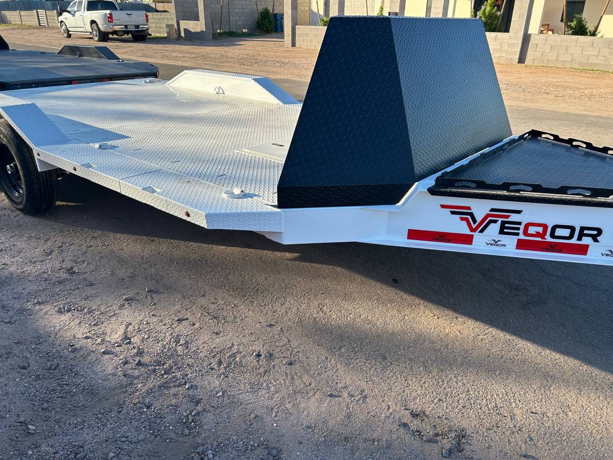 102 x 20 Flatbed Trailer - Car hauler, photo 3