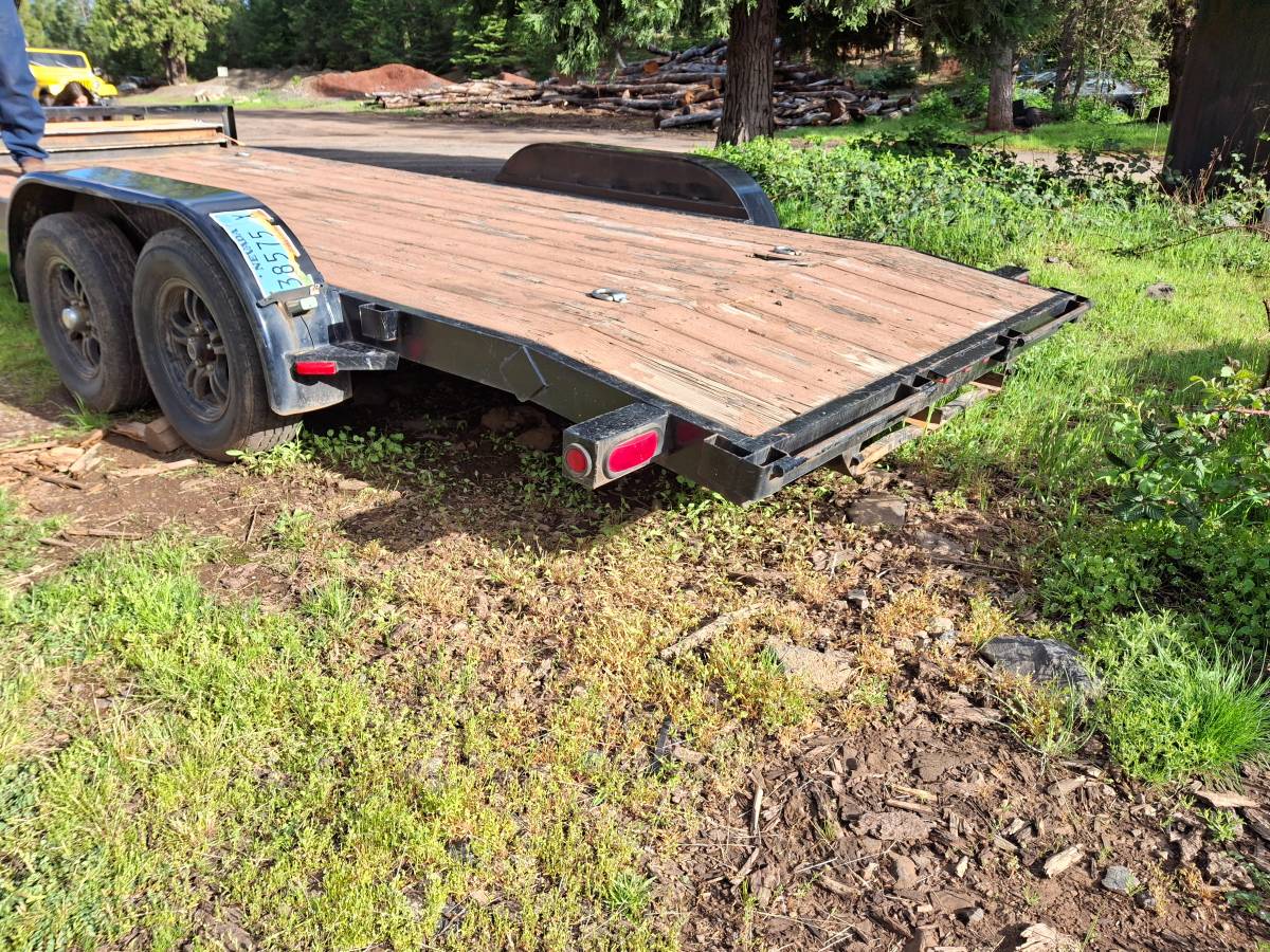 18' dovetail snake river car trailer, photo 3