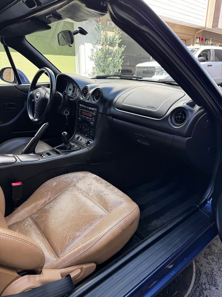 2003 Mazda Miata, 5-speed, clean title, just passed smog, photo 9