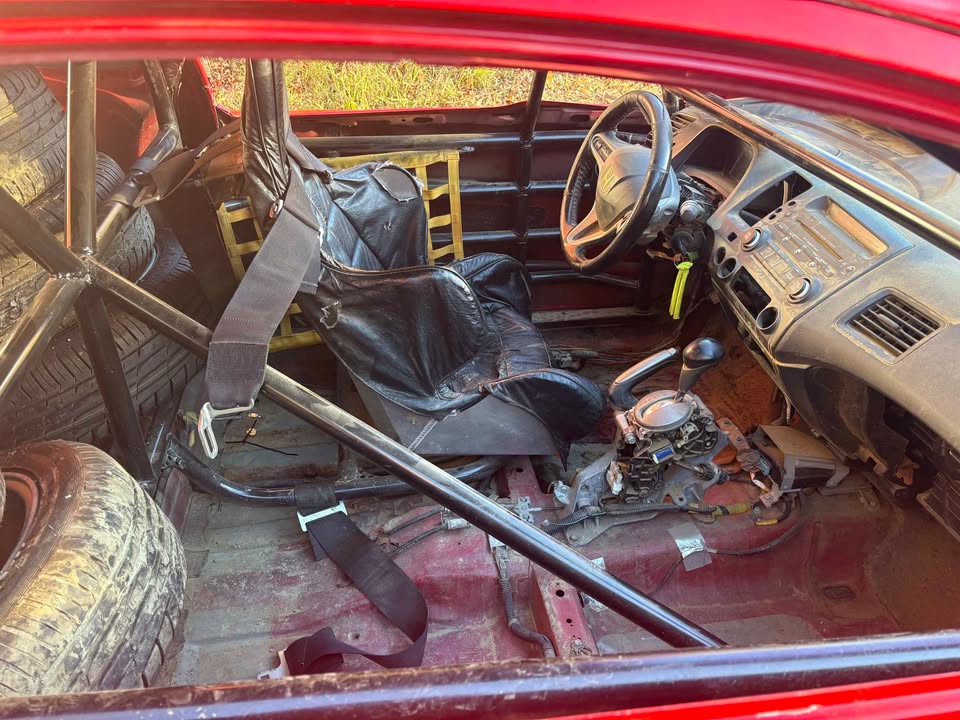 Honda 4-cylinder race car with spare engine and parts car, photo 4
