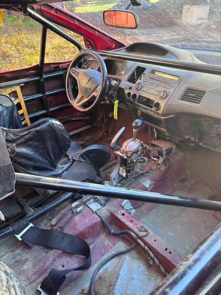 Honda 4-cylinder race car with spare engine and parts car, photo 5