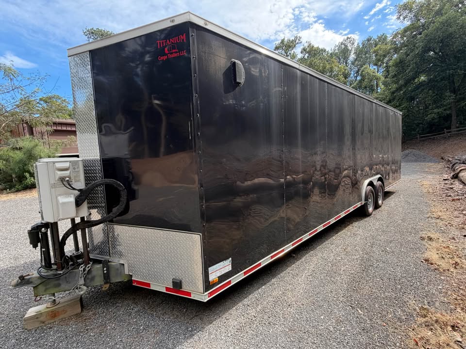2022 Titanium 8.5x28 enclosed car and toy hauler, V-nose, photo 2