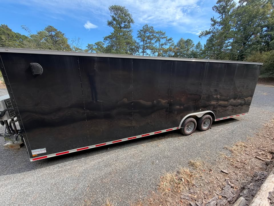 2022 Titanium 8.5x28 enclosed car and toy hauler, V-nose, photo 3