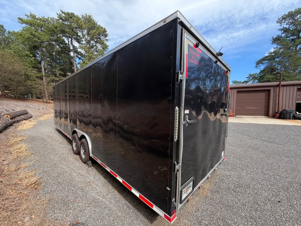 2022 Titanium 8.5x28 enclosed car and toy hauler, V-nose, photo 4