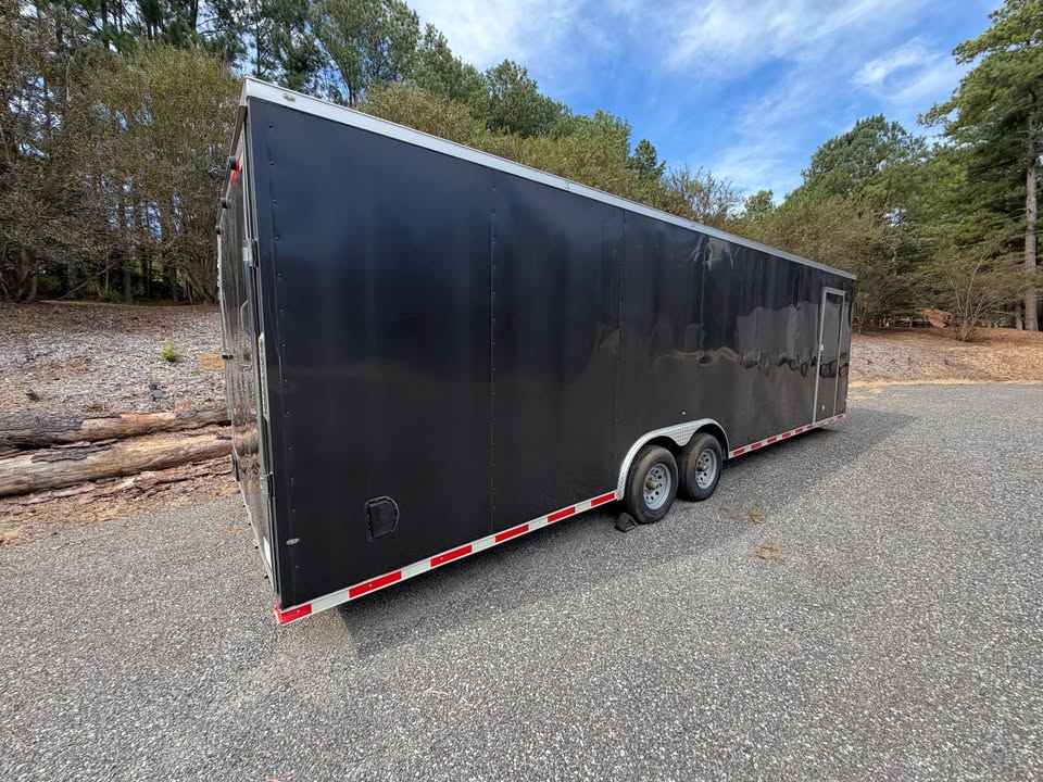 2022 Titanium 8.5x28 enclosed car and toy hauler, V-nose, photo 6