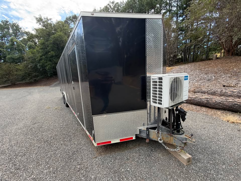 2022 Titanium 8.5x28 enclosed car and toy hauler, V-nose, photo 8