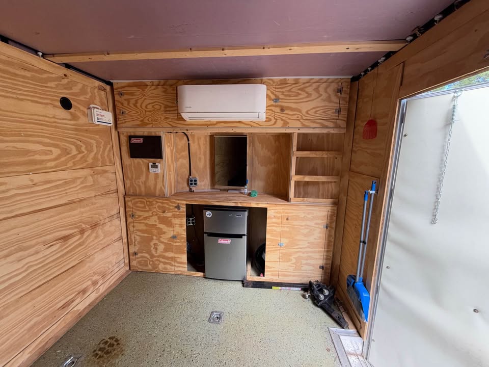 2022 Titanium 8.5x28 enclosed car and toy hauler, V-nose, photo 11