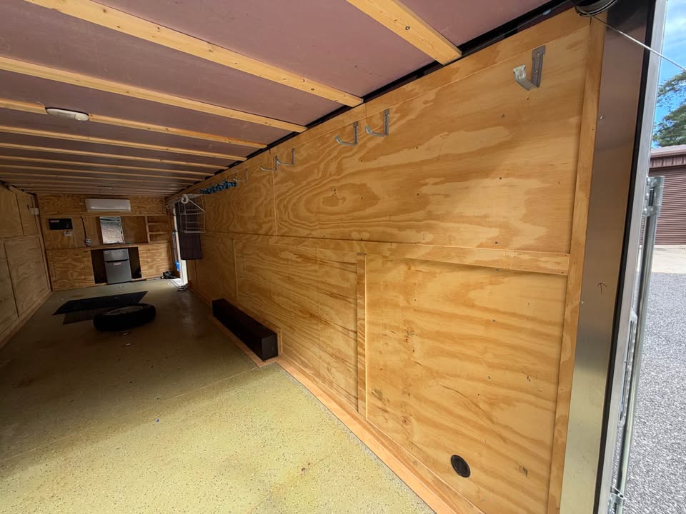 2022 Titanium 8.5x28 enclosed car and toy hauler, V-nose, photo 15