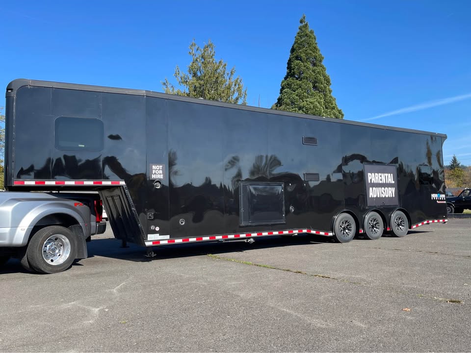 2018 40 ft enclosed race trailer with bathroom and shower, photo 4