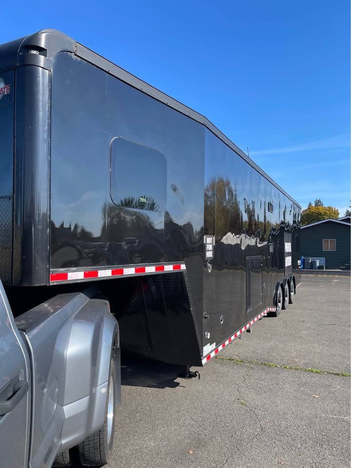 2018 40 ft enclosed race trailer with bathroom and shower, photo 5