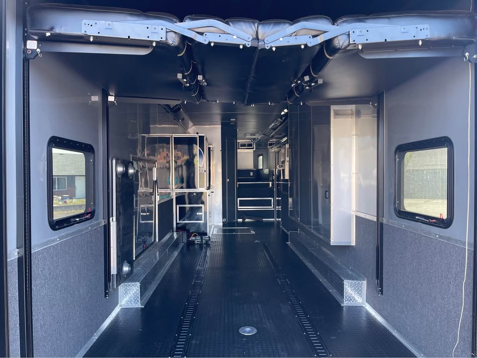 2018 40 ft enclosed race trailer with bathroom and shower, photo 7