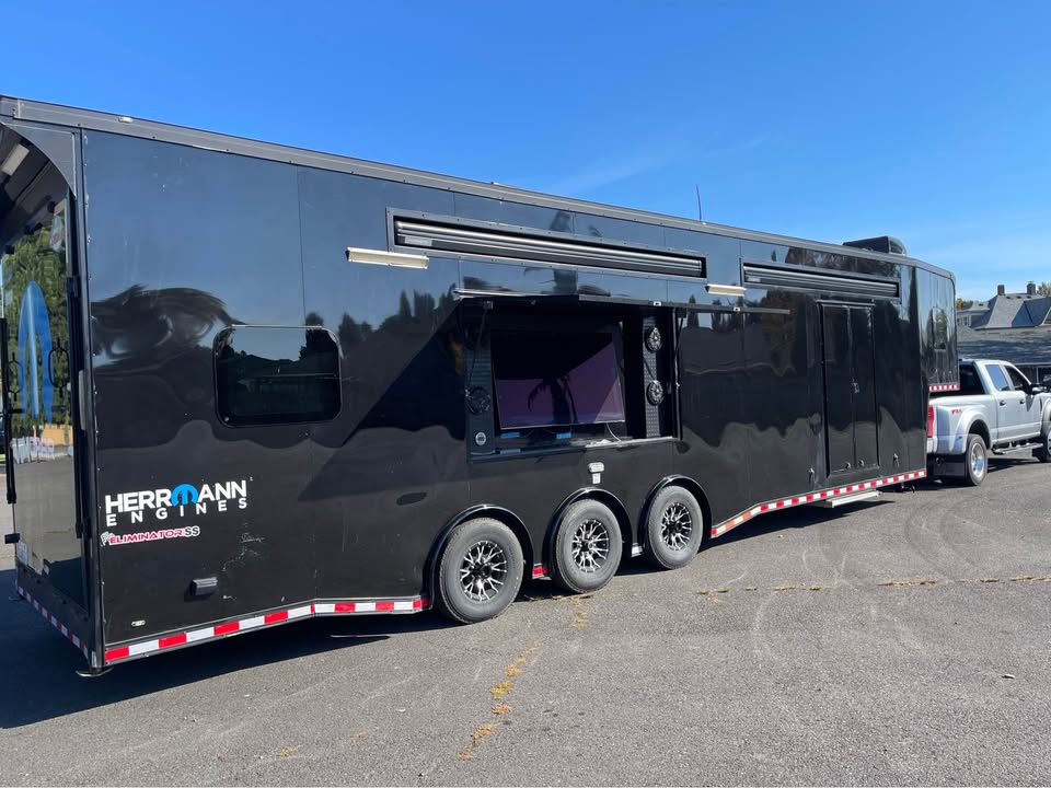 2018 40 ft enclosed race trailer with bathroom and shower, photo 9
