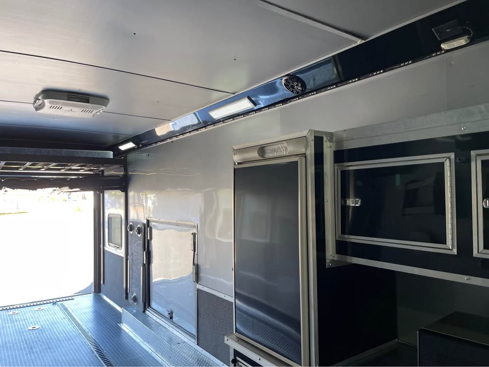 2018 40 ft enclosed race trailer with bathroom and shower, photo 13