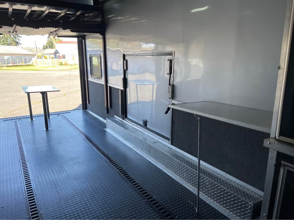 2018 40 ft enclosed race trailer with bathroom and shower, photo 15