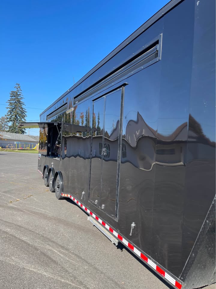 2018 40 ft enclosed race trailer with bathroom and shower, photo 17