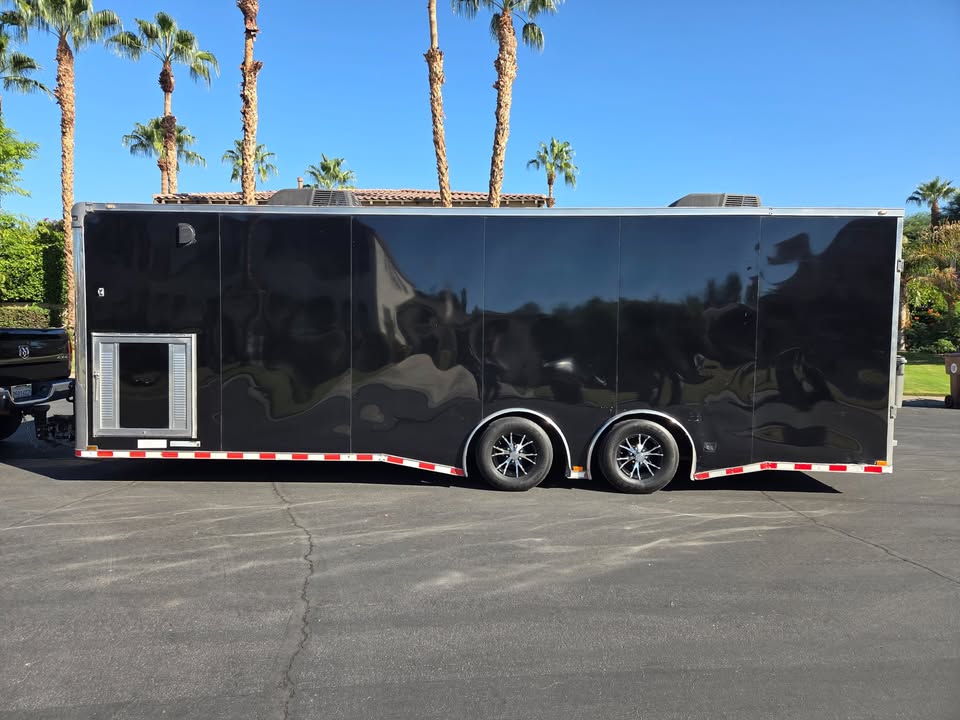 2017 Spartan 24 ft enclosed car hauler trailer, photo 2