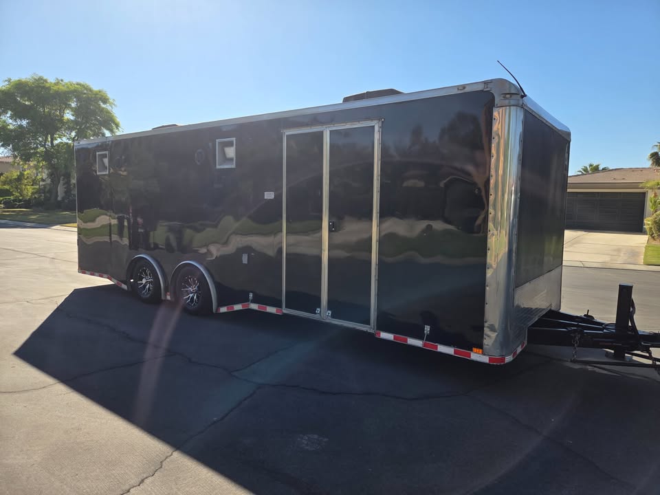 2017 Spartan 24 ft enclosed car hauler trailer, photo 3
