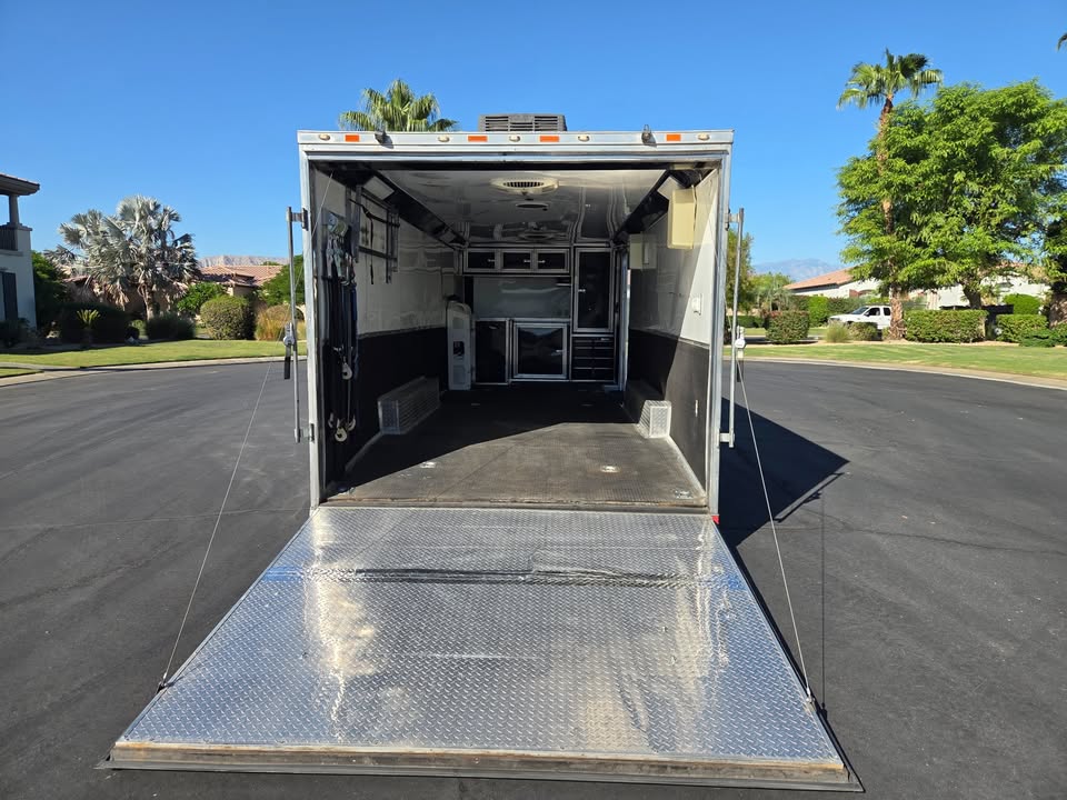 2017 Spartan 24 ft enclosed car hauler trailer, photo 6