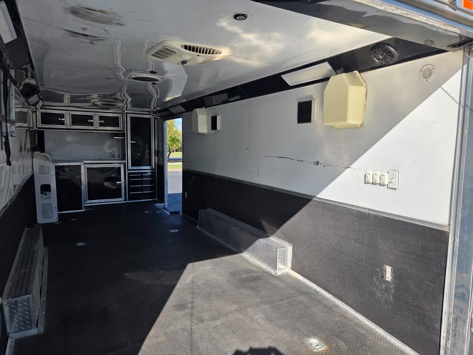 2017 Spartan 24 ft enclosed car hauler trailer, photo 8
