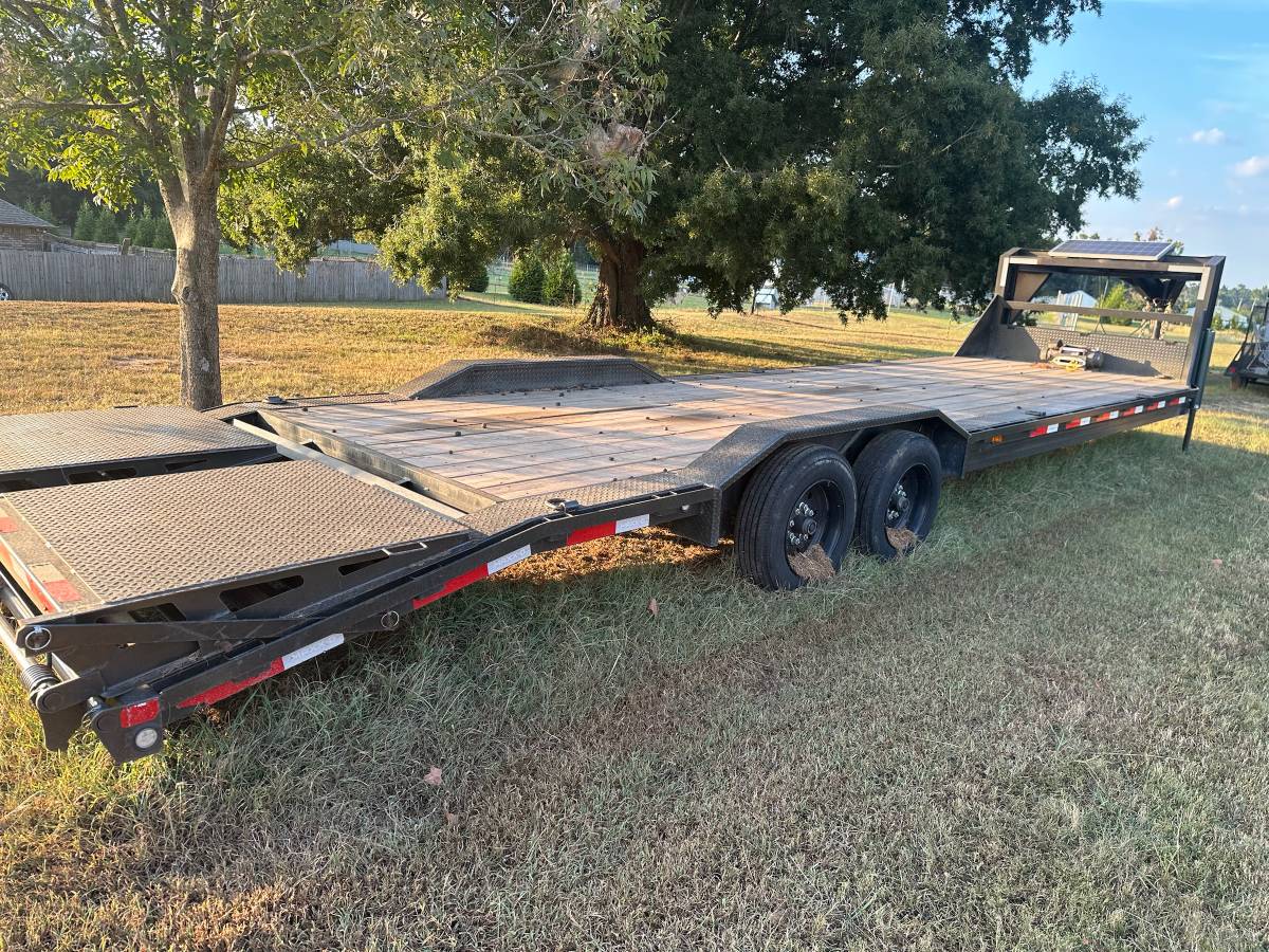 32’ gooseneck car trailer, photo 3