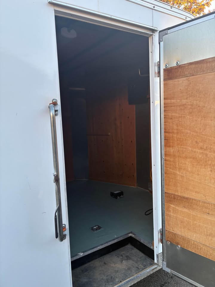 2019 8.5x20 enclosed cargo car hauler, 10K GVWR, photo 5