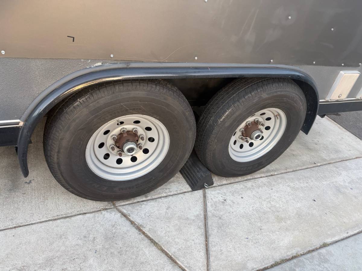 16 x 8 ENCLOSED TRAILER, photo 2