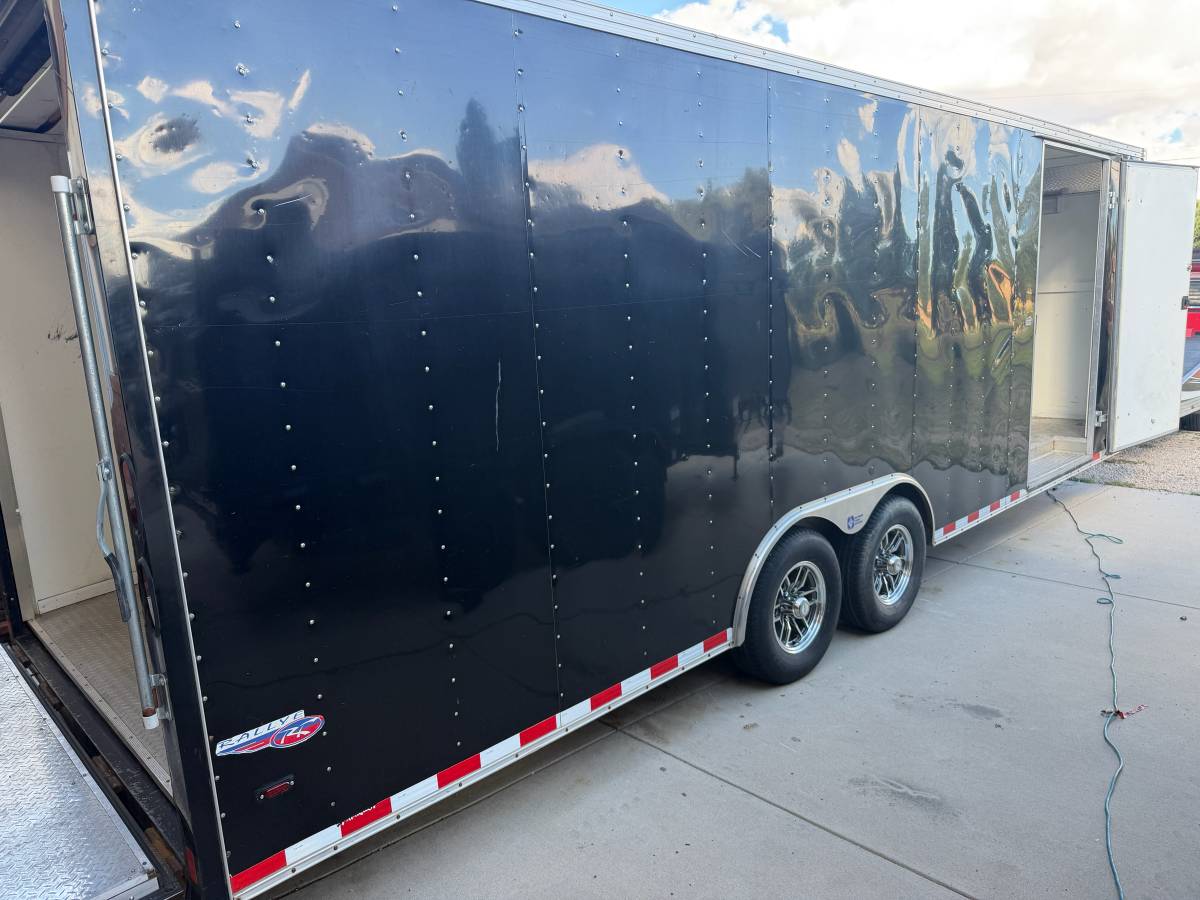 2010 Pace 24’ enclosed car trailer, photo 2