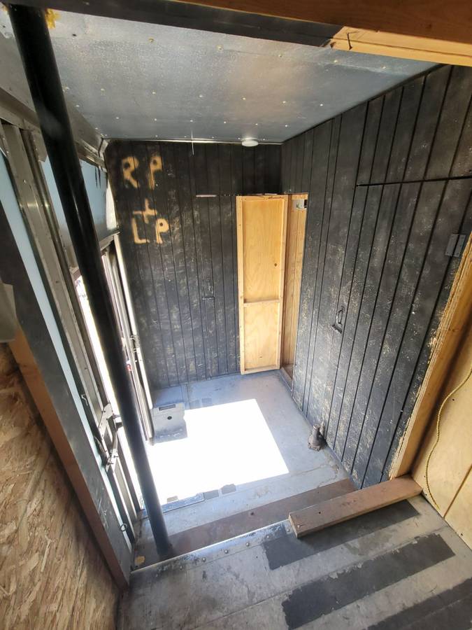 Customized 28x8x11 fully enclosed trailer, photo 6