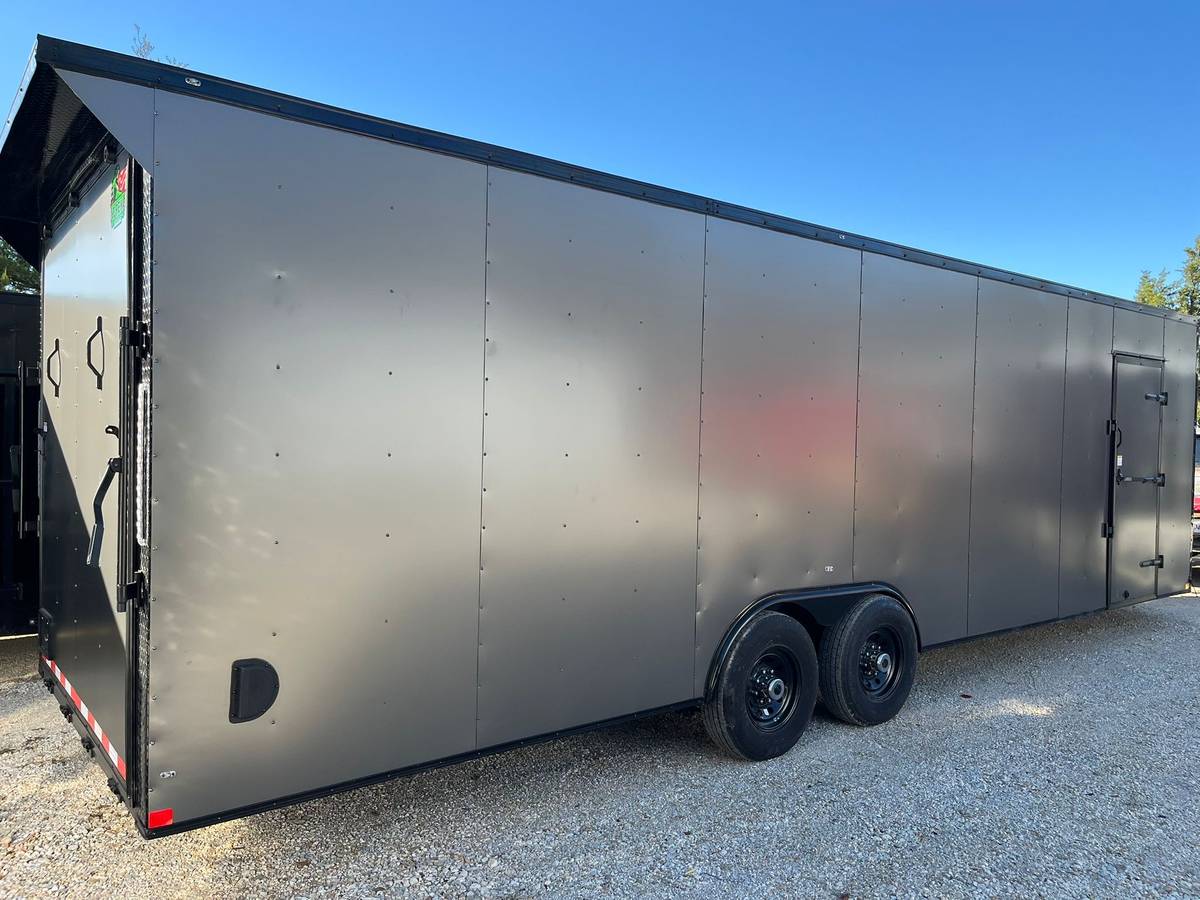8.5 x 28ft Enclosed Trailer Car hauler, photo 12
