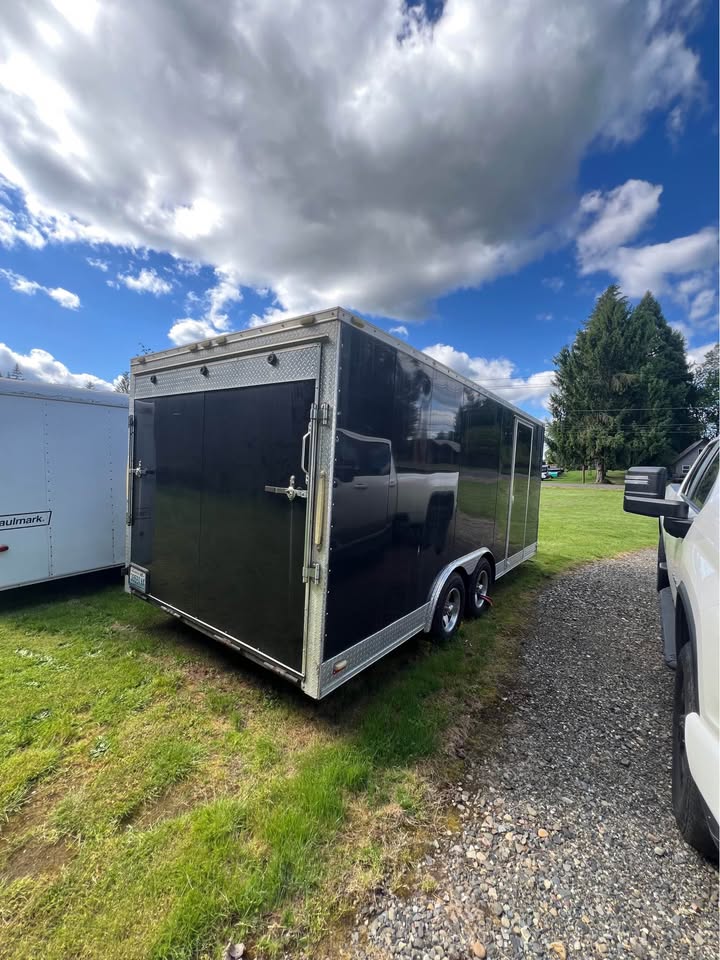 2014 18' V-Nose Enclosed Race Trailer / Car Hauler — Insulated, Tire Racks, New Tires, photo 2