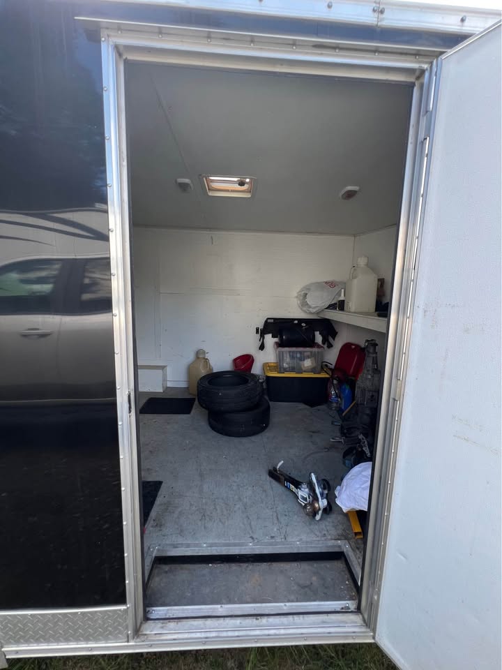 2014 18' V-Nose Enclosed Race Trailer / Car Hauler — Insulated, Tire Racks, New Tires, photo 5