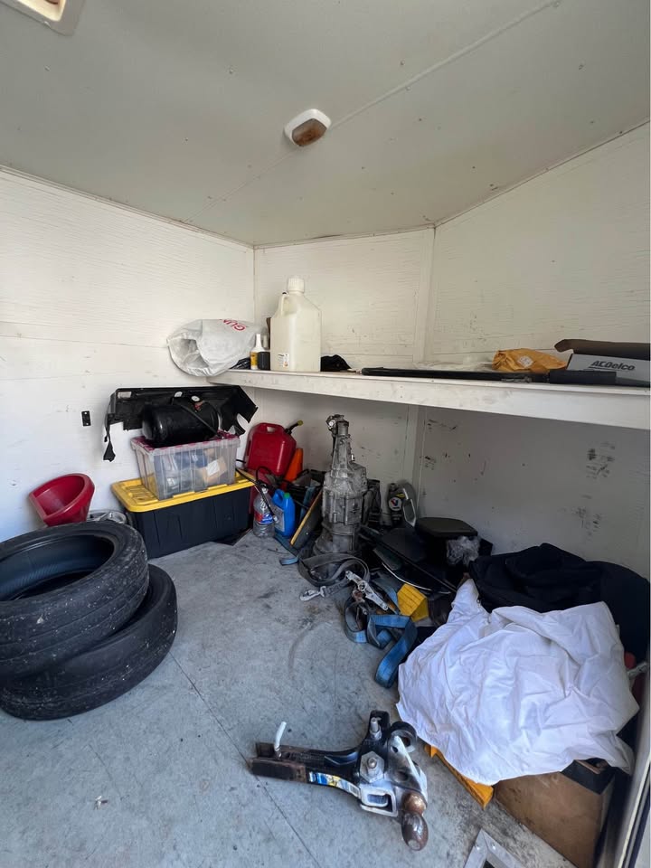 2014 18' V-Nose Enclosed Race Trailer / Car Hauler — Insulated, Tire Racks, New Tires, photo 6