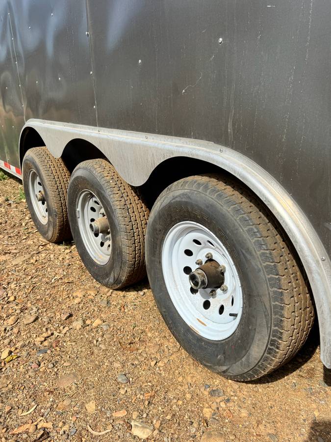36 foot enclosed car trailer, photo 3