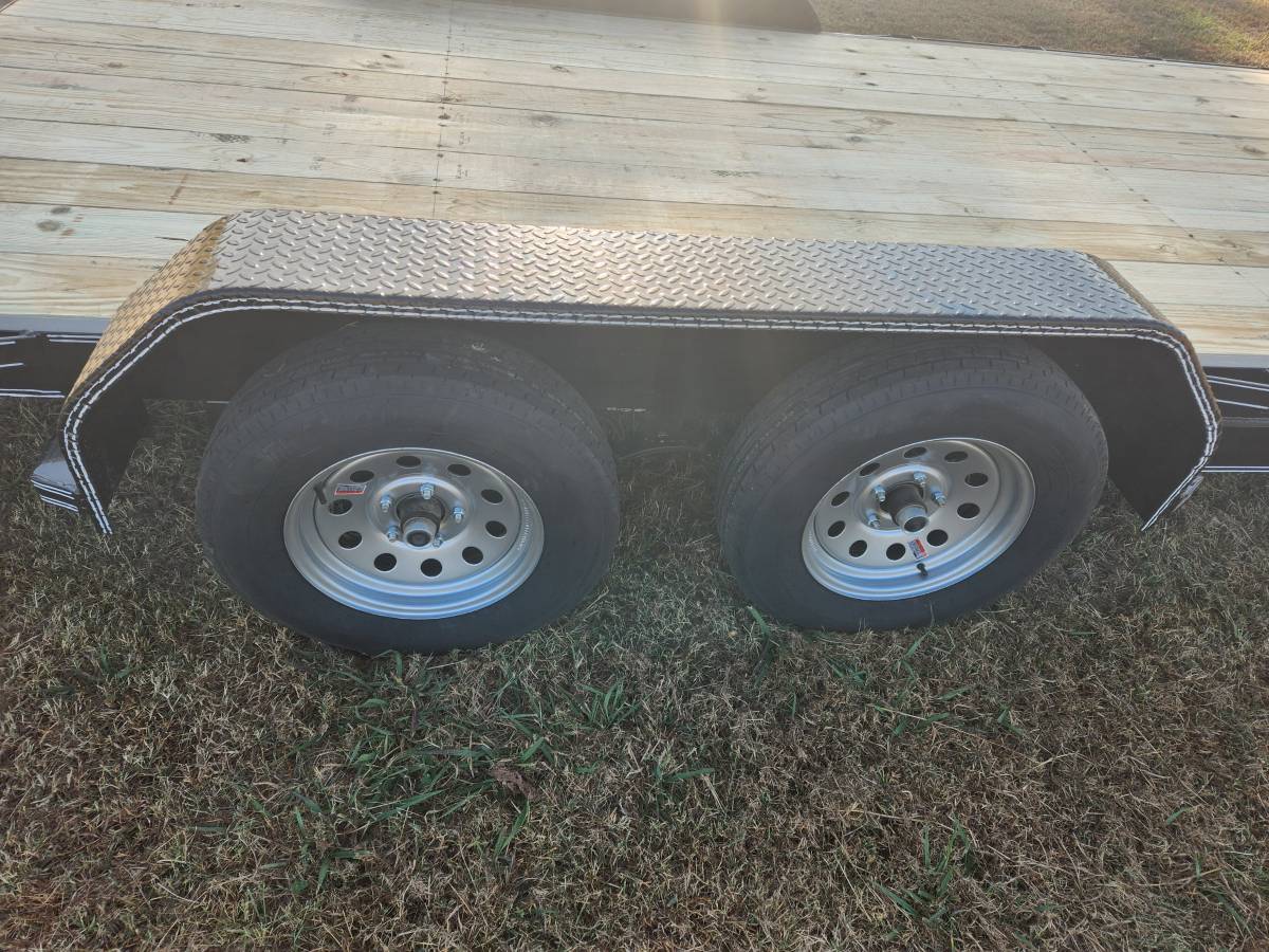 2026 83" x 18' - Raised Deck Car Hauler/Equipment Trailer - Free Spare, photo 2