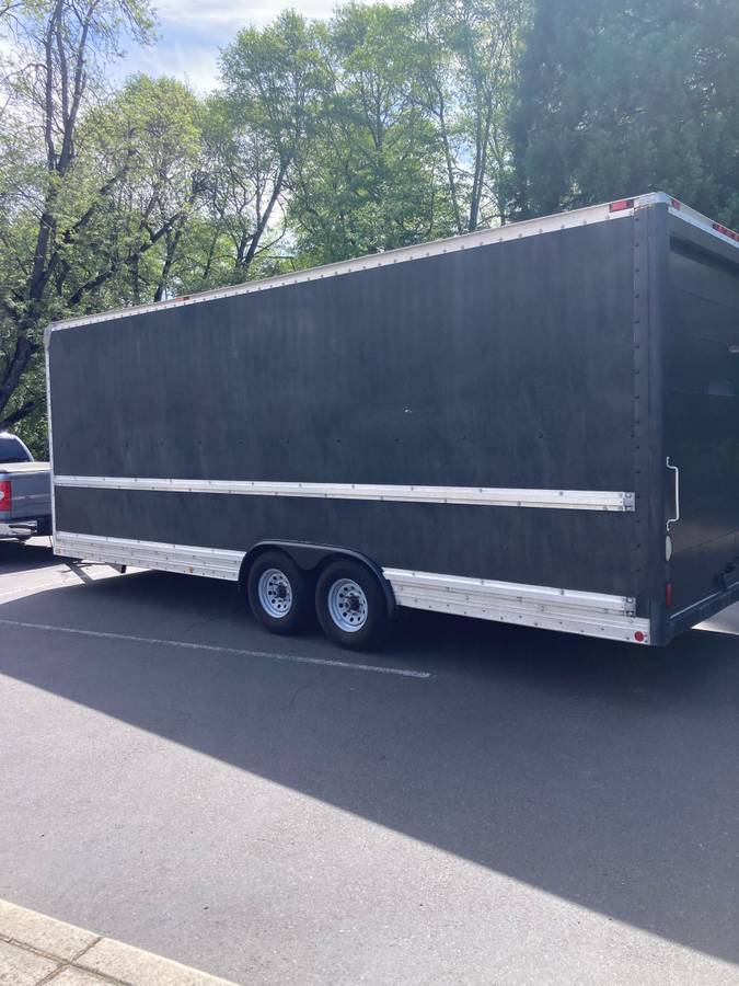 24’x8’ Enclosed trailer, photo 3