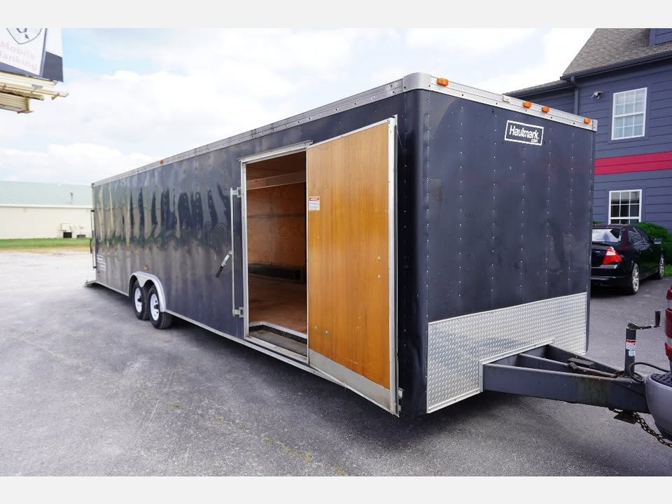 2002 Haulmark 32ft enclosed trailer with ramp, photo 3