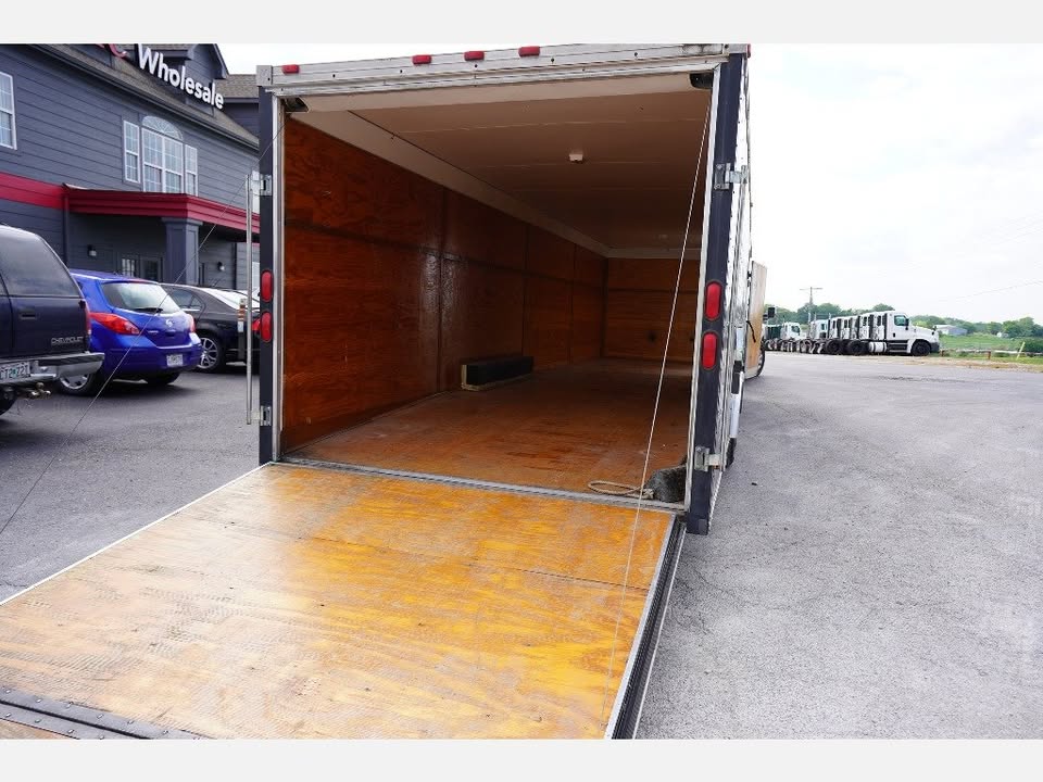 2002 Haulmark 32ft enclosed trailer with ramp, photo 4