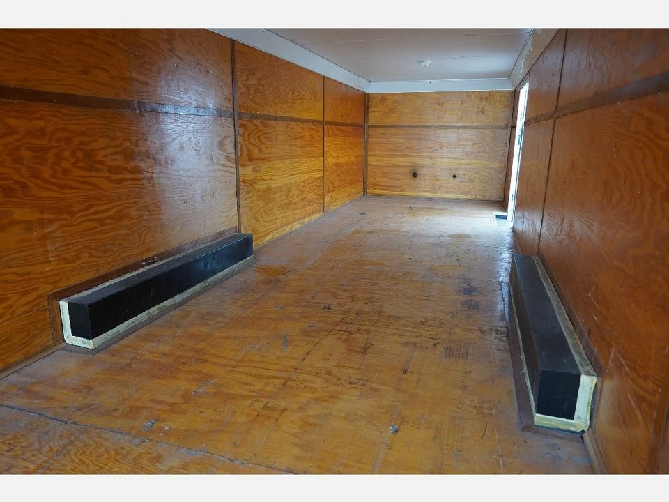 2002 Haulmark 32ft enclosed trailer with ramp, photo 5