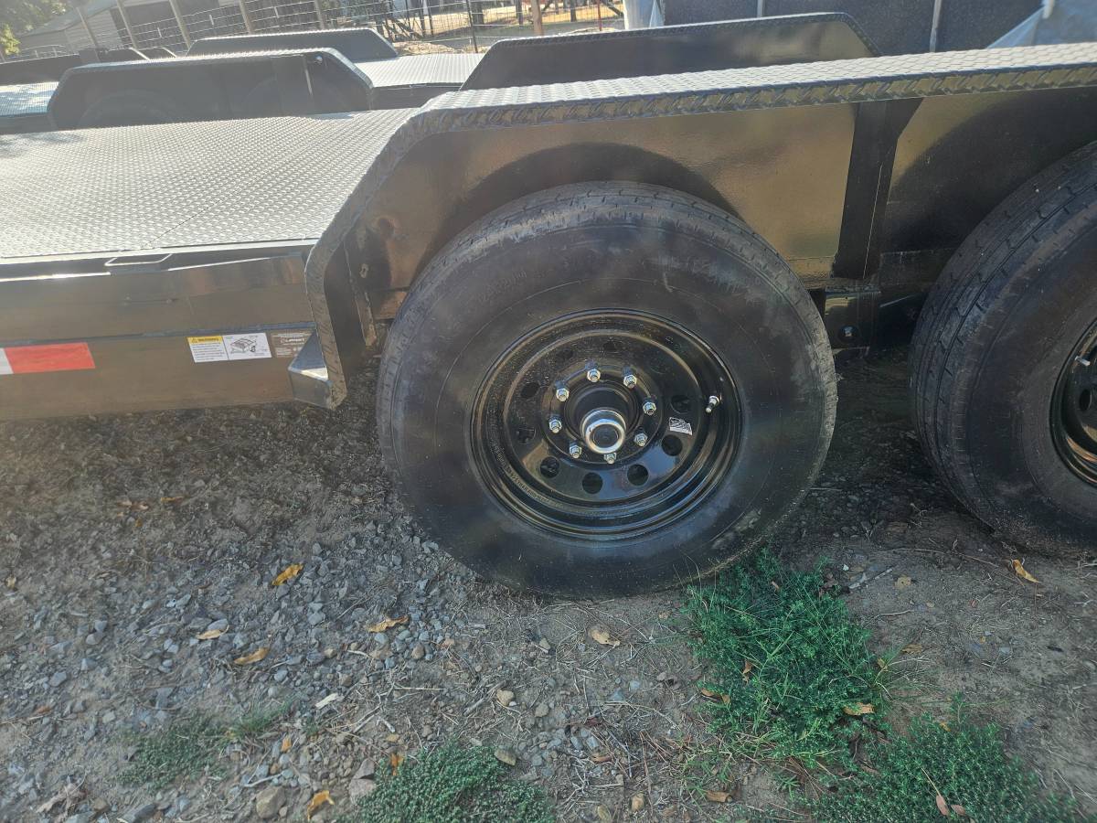NEW 2027 20' X 83" 14K steel floor EQUIPMENT / CAR HAULER, photo 3