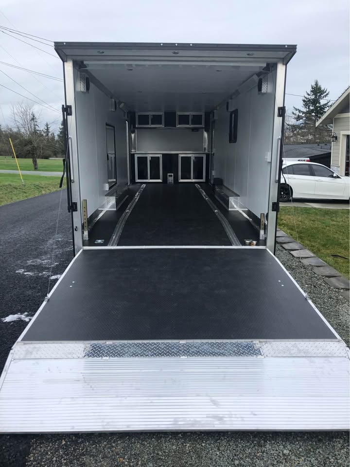 Alcom stealth 8.5x26 foot enclosed trailer, photo 2