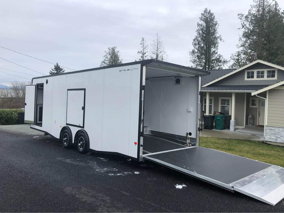 Alcom stealth 8.5x26 foot enclosed trailer, photo 3